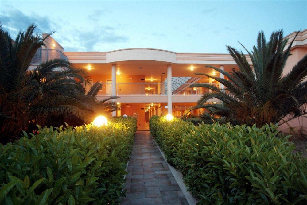 Hotel Minerva Brindisi Kültér fotó