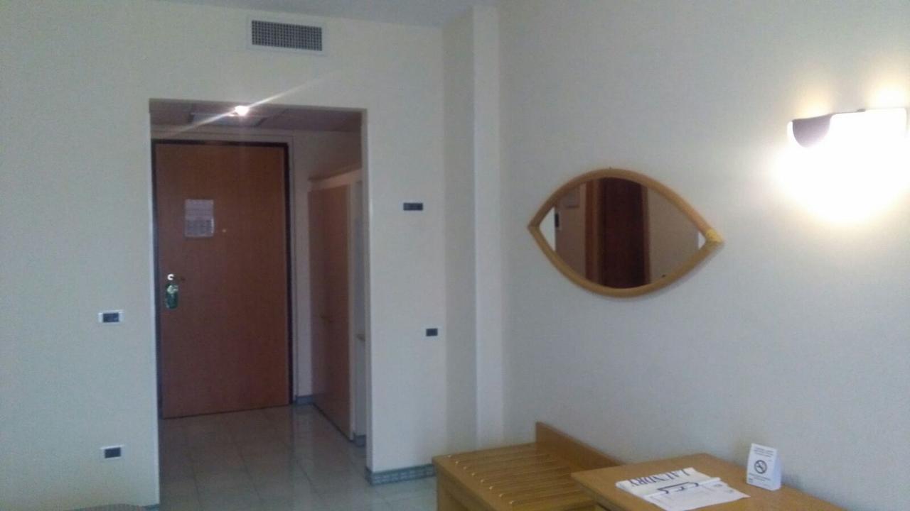 Hotel Minerva Brindisi Kültér fotó