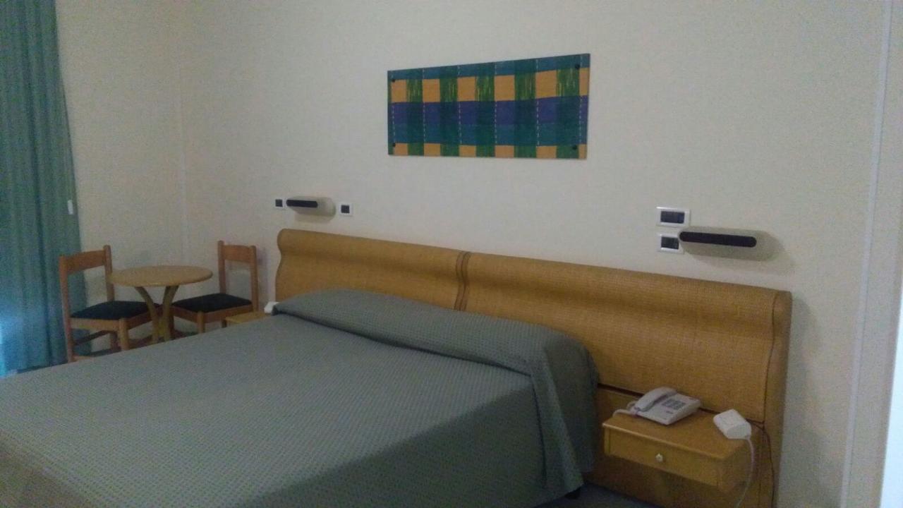 Hotel Minerva Brindisi Kültér fotó
